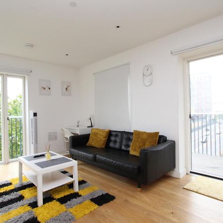 Spacious & Modern 1 Bedroom Close To Station In E16 London Eksteriør billede