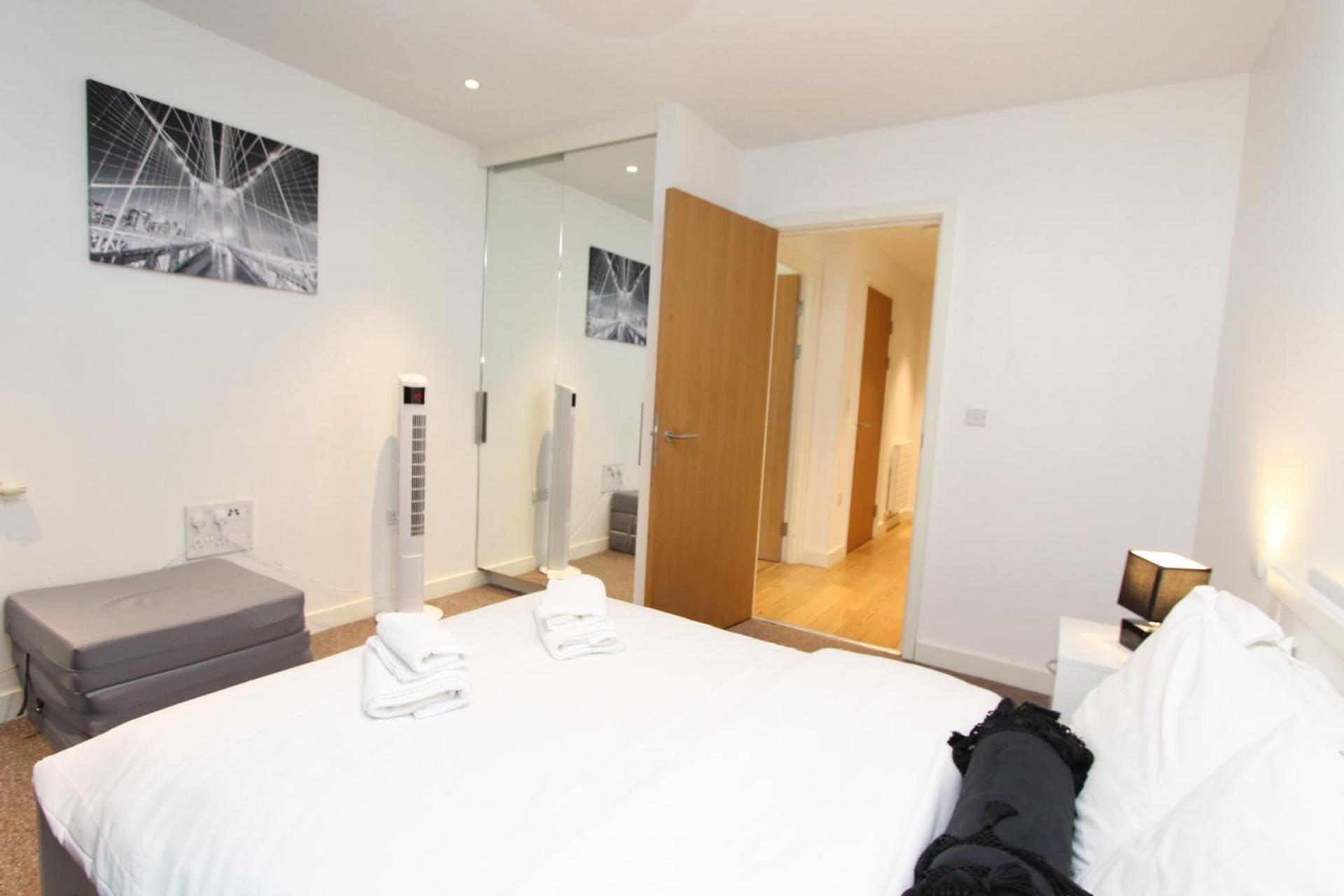 Spacious & Modern 1 Bedroom Close To Station In E16 London Eksteriør billede
